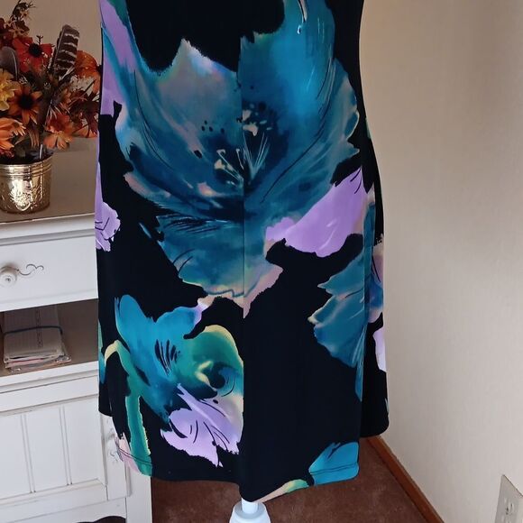 Enfocus Studio Dark Floral Shift Dress - Picture 7 of 11